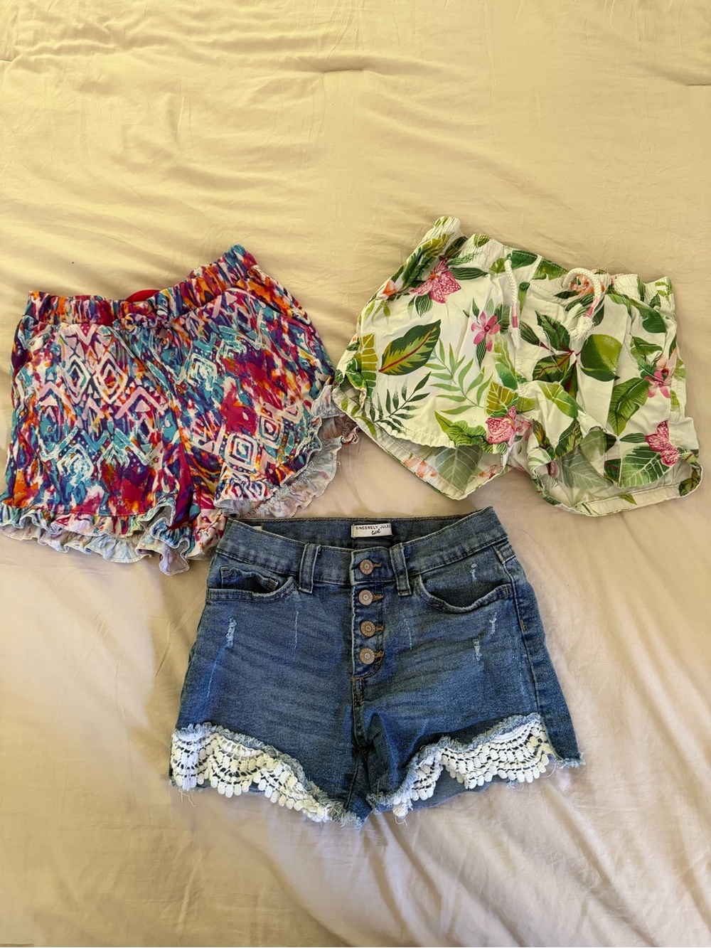 Bundle of 3 pairs of shorts for girls